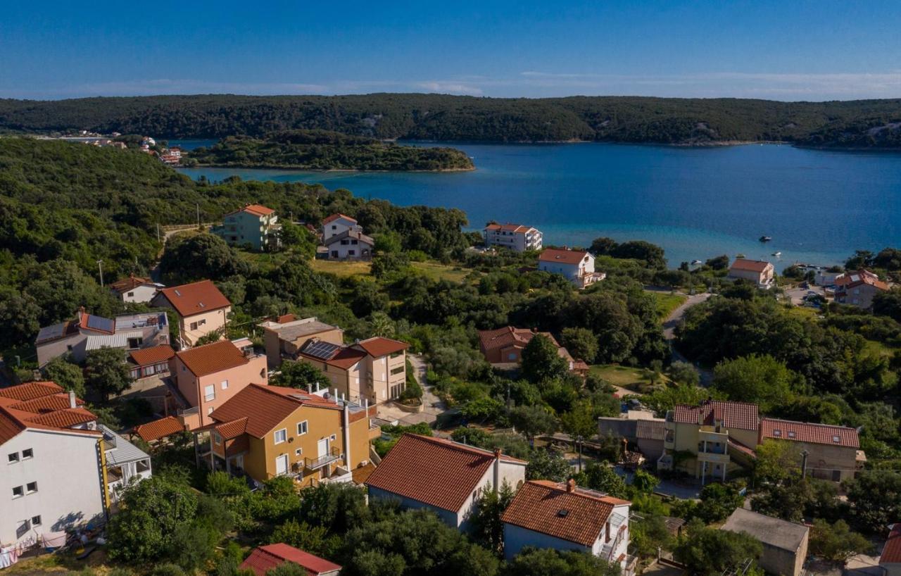 Apartments Makaus Supetarska Draga Oda fotoğraf
